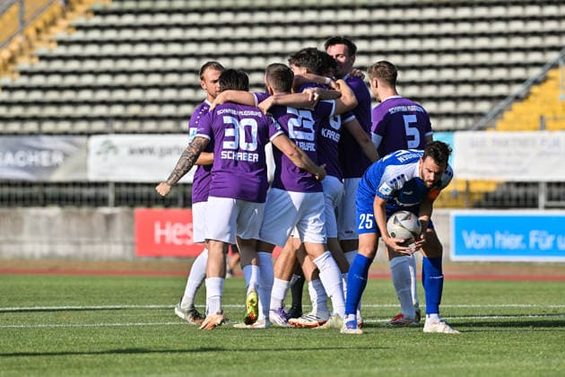 Landespokal Bayern; TSV Schwaben Augsburg - FV Illertissen; 04.08.2026 AUGSBURG, GERMANY - 05. AUGUST: Jubel der Hausherren nach dem Treffer zum 1-0 durch Michael SCHÄFER (TSV Schwaben Augsburg 27) Tor Torschuetze Freude Happy während dem Match in der zweiten Runde des Bayrischen Verbandspokales zwischen dem TSV Schwaben Augsburg und dem FV Illertissen im Rosenaustadion *** Bavarian State Cup: TSV Schwaben Augsburg vs. FV Illertissen, August 4, 2026, AUGSBURG, GERMANY August 5 The home team celebrates after Michael SCHÄFER scores the 1–0 goal for TSV Schwaben Augsburg 27 Goal Scorer Joy Happy during the match in the second round of the Bavarian State Cup between TSV Schwaben Augsburg and FV Illertissen at the Rosenaustadion Copyright: xBEAUTIFULxSPORTS Goldbergx