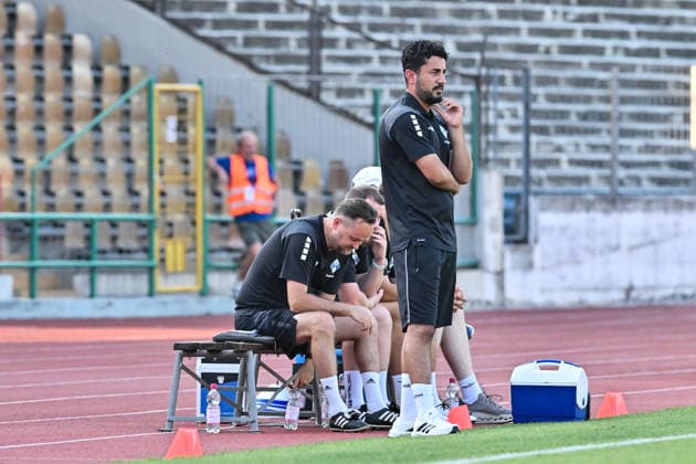 Landespokal Bayern; TSV Schwaben Augsburg - FV Illertissen; 04.08.2026 AUGSBURG, GERMANY - 05. AUGUST: im Bild Walid KHALED Trainer FV Illertissen Einzelfoto Freisteller während dem Match in der zweiten Runde des Bayrischen Verbandspokales zwischen dem TSV Schwaben Augsburg und dem FV Illertissen im Rosenaustadion *** Bavarian State Cup: TSV Schwaben Augsburg vs. FV Illertissen, August 4, 2026, AUGSBURG, GERMANY August 5. Pictured: Walid KHALED, coach of FV Illertissen. Isolated photo taken during the second-round match of the Bavarian Association Cup between TSV Schwaben Augsburg and FV Illertissen at the Rosenaustadion. Copyright: xBEAUTIFULxSPORTS Goldbergx