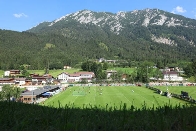 04.08.2026, GER, Fussball, Herren, FC Augsburg, Trainingslager, Achensee, FCA, Blick von oben, Trainingseinheit am Dienstag Achenkirch *** August 4, 2026, GER, Soccer, Men s, FC Augsburg, Training Camp, Achensee, FCA, Aerial View, Training Session on Tuesday in Achenkirch