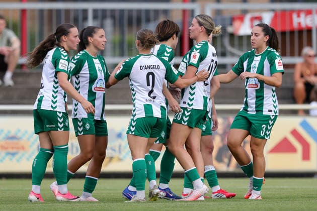 Spielerinnen des SV Werder Bremen mit Torjubel, Jubel, jubeln, jubelt, optimistisch, Spielszene, Highlight, Freude über das Tor zum 1:0, 04.08.2026, Herzlake (Deutschland), Fussball, Testspiel Frauen, SV Werder Bremen - AZ Alkmaar *** SV Werder Bremen players celebrating a goal, cheering, jubilant, optimistic, game scene, highlight, joy over the 1-0 goal, August 4, 2026, Herzlake, Germany, soccer, women’s friendly match, SV Werder Bremen vs. AZ Alkmaar xobx
