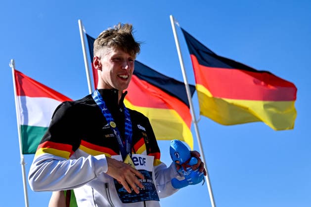 Florian Wellbrock of Germany celebrates after winning the gold medal in the open water swimming 10km Men Final during the European Aquatics Championships at the River Seine in Paris (France), August 4, 2026. Andrea Masini Deepbluemedia Insidefoto