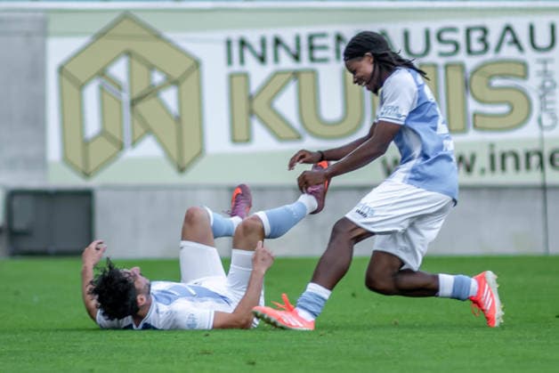 Chemnitz, Deutschland 04. August 2026: Regionalliga Nordost - 2026 2027 - Sp. 3 - Chemnitzer FC gegen FSV Zwickau Im Bild: Domenico Alberico (CFC) unbd Ken Tchouangue (CFC) jubelt nach seinem Tor zum 1:0 *** Chemnitz, Germany, August 4, 2026, Northeast Regional League 2026–2027, Matchday 3: Chemnitzer FC vs. FSV Zwickau. Pictured: Domenico Alberico (CFC) and Ken Tchouangue (CFC) celebrate after Tchouangue’s goal to make it 1–0. Copyright: xFotostandx xNachtigallx