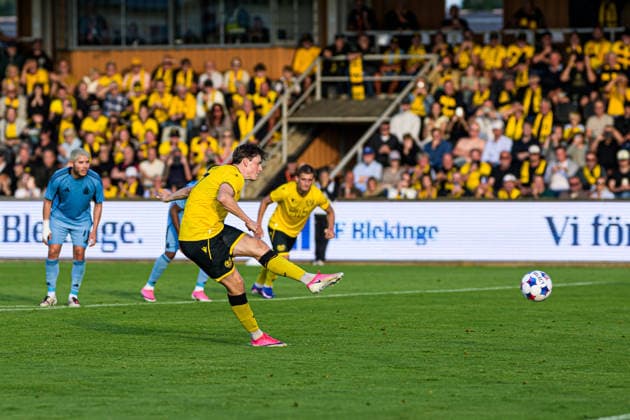 260804 Elliot Stroud of Mjällby shoots penalty shot during the Champions League football qualifying match between Mjällby and Slovan Bratislava on August 4, 2026 in Hällevik. Photo: Christoffer Borg Mattisson BILDBYRAN COP 261 CB0545 fotboll football soccer fotball uefa champions league champions league mjällby slovan bratislava bbeng *** August 4, 2026: Elliot Stroud of Mjällby takes a penalty kick during the Champions League soccer qualifying match between Mjällby and Slovan Bratislava on August 4, 2026 in Hällevik. Photo by Christoffer Borg Mattisson, BILDBYRAN COP 261 CB0545 soccer football UEFA Champions League Mjällby Slovan Bratislava bbeng  Copyright: CHRISTOFFERxBORGxMATTISSON BB260804CB097