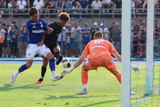 04.08.2026, Fussball, Herren, Testspiel, Saison 2026 2027, Racing Straßburg - SV 07 Elversberg, Torschuss zum 2:3, Torschütze: Noah Darvich (SV 07 Elversberg) Haguenau Parc des Sports de Haguenau Grand Est Frankreich (FRA) *** August 4, 2026, Soccer, Men s, Friendly Match, 2026–2027 Season, Racing Strasbourg vs. SV 07 Elversberg, shot on goal for the 2–3, goal scorer Noah Darvich, SV 07 Elversberg, Haguenau, Parc des Sports de Haguenau, Grand Est, France, FRA Copyright: xSebastianxBachx