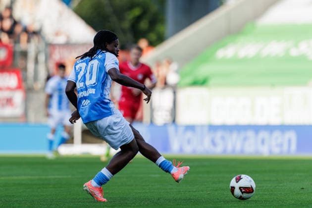 04.08.2026, GER, Regionalliga Nord-Ost, 3. Spieltag, Saison 2026 2027), Chemnitz, Chemnitzer FC - FSV Zwickau Ken Tchouangue (Chemnitzer FC 20) Einzelaktion Aktion Chemnitz eins-Stadion - An der Gellertstraße Sachsen Deutschland *** August 4, 2026, GER, Regionalliga North East, Matchday 3, 2026–2027 season, Chemnitz, Chemnitzer FC vs. FSV Zwickau, Ken Tchouangue, Chemnitzer FC, 20, solo play, play, Chemnitz, An der Gellertstraße Stadium, Saxony, Germany Copyright: xnordphotoxGmbHx xTrienitzx