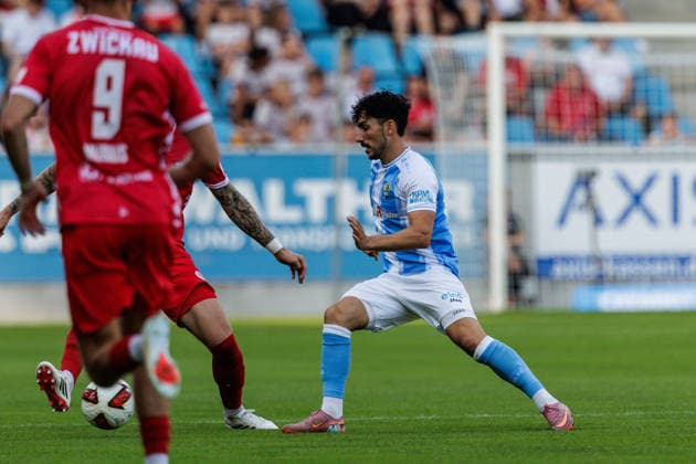 04.08.2026, GER, Regionalliga Nord-Ost, 3. Spieltag, Saison 2026 2027), Chemnitz, Chemnitzer FC - FSV Zwickau Domenico Alberico (Chemnitzer FC 10) Einzelaktion Aktion Chemnitz eins-Stadion - An der Gellertstraße Sachsen Deutschland *** August 4, 2026, GER, Regionalliga North East, Matchday 3, 2026–2027 season, Chemnitz, Chemnitzer FC vs. FSV Zwickau, Domenico Alberico, Chemnitzer FC, 10, individual play, play, Chemnitz, An der Gellertstraße Stadium, Saxony, Germany Copyright: xnordphotoxGmbHx xTrienitzx