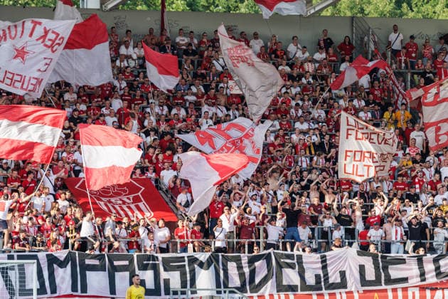 04.08.2026, GER, Regionalliga Nord-Ost, 3. Spieltag, Saison 2026 2027), Chemnitz, Chemnitzer FC - FSV Zwickau Fans vom FSV Zwickau Chemnitz eins-Stadion - An der Gellertstraße Sachsen Deutschland *** August 4, 2026, GER, Regionalliga Nord Ost, Matchday 3, 2026–2027 Season, Chemnitz, Chemnitzer FC vs. FSV Zwickau; FSV Zwickau fans at Chemnitz s An der Gellertstraße Stadium, Saxony, Germany Copyright: xnordphotoxGmbHx xTrienitzx