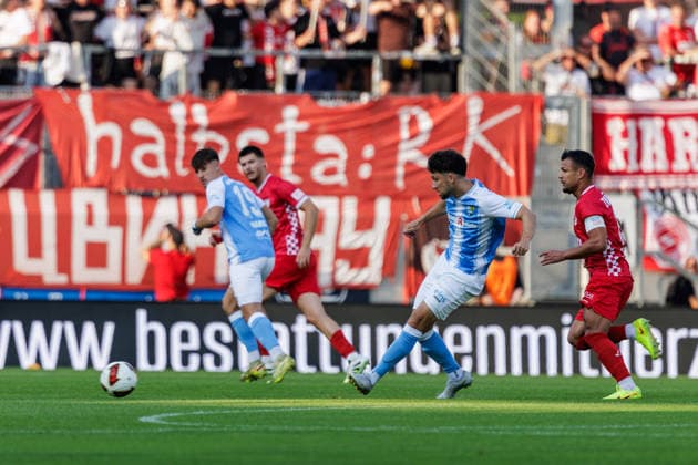 04.08.2026, GER, Regionalliga Nord-Ost, 3. Spieltag, Saison 2026 2027), Chemnitz, Chemnitzer FC - FSV Zwickau Maurizio Grimaldi (Chemnitzer FC 23) Einzelaktion Aktion Chemnitz eins-Stadion - An der Gellertstraße Sachsen Deutschland *** August 4, 2026, GER, Regionalliga North East, Matchday 3, 2026–2027 season, Chemnitz, Chemnitzer FC vs. FSV Zwickau, Maurizio Grimaldi, Chemnitzer FC 23, individual play, play, Chemnitz, An der Gellertstraße Stadium, Saxony, Germany Copyright: xnordphotoxGmbHx xTrienitzx