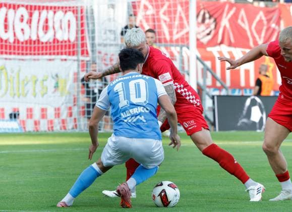 CFC vs FSV Zwickau 04.08.2026 Chemnitz, eins Stadion- An der Gellertstrasse, Fussball, Regionalliga Nordost 2026 2027, 3. Spieltag , CFC, CFC vs FSV Zwickau vorn Domenico Alberico, hinten Ben- Luca Moritz Chemnitz Sachsen BRD *** CFC vs. FSV Zwickau, August 4, 2026, Chemnitz, eins Stadium on Gellertstrasse, Sports, Soccer, Northeast Regional League 2026–2027, Matchday 3, CFC, CFC vs. FSV Zwickau: Domenico Alberico (front), Ben Luca Moritz (back), Chemnitz, Saxony, Germany