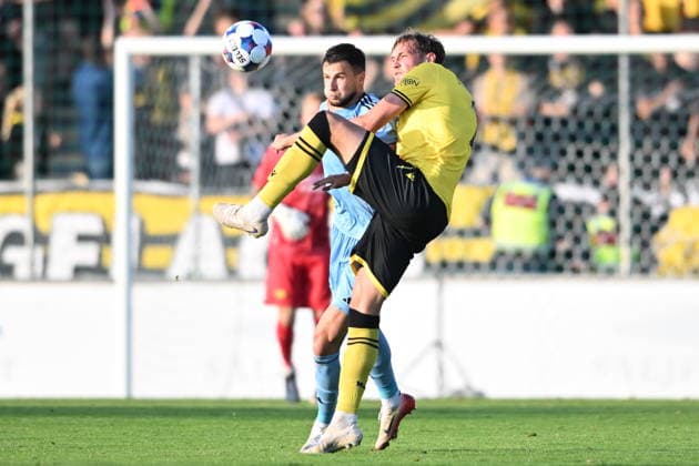 HÄLLEVIK, SVERIGE 20260804 Bratsilavas Mykola Kukharevych (tv) och Mjällbys Ludvig Svanberg under tisdagens kval till Champions League, omgang 3, match 1 av 2, mellan Mjällby AIF och SK Slovan Bratislava pa Strandvallen. HÄLLEVIK SVERIGE x10760x *** HÄLLEVIK, SWEDEN 20260804 Mykola Kukharevych of Bratsilava and Ludvig Svanberg of Mjällby during Tuesday’s Champions League qualifier, Round 3, Game 1 of 2, between Mjällby AIF and SK Slovan Bratislava at Strandvallen in HÄLLEVIK, SWEDEN x10760x  Copyright: xPatricxSöderström TTx CHAMPIONS LEAGUE MJÄLLBY-BRATISLAVA