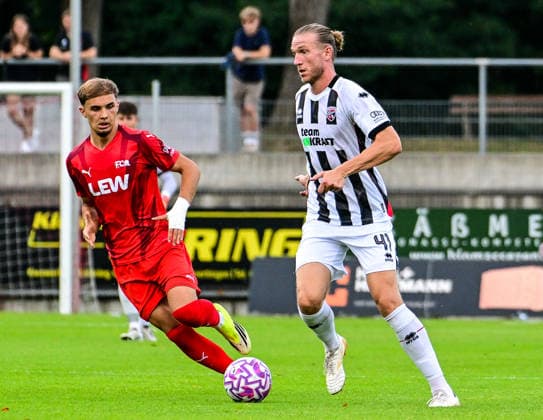 04.08.2026, GER, Fußball, Herren,Toto-Pokal Bayern, Saison 2026 2027, FC Memmingen vs FC Ingolstadt 04 Constantin Kresin (Memmingen, 23), Vinko Sapina (Ingolstadt, 41) Memmingen e-con ArenaPark Bayern Deutschland *** August 4, 2026, GER, Soccer, Men s, Bavarian Toto Cup, 2026–2027 Season, FC Memmingen vs. FC Ingolstadt 04, Constantin Kresin Stadium, Memmingen, 23; Vinko Sapina Stadium, Ingolstadt, 41; Memmingen and ArenaPark, Bavaria, Germany Copyright: xNordphotox xHafnerx