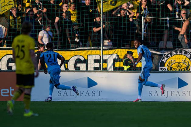 260804 Suleiman Camara Sanneh and Manasse Kianga of Slovan Bratislava celebrates after 1-2 during the Champions League football qualifying match between Mjällby and Slovan Bratislava on August 4, 2026 in Hällevik. Photo: Christoffer Borg Mattisson BILDBYRAN COP 261 CB0545 fotboll football soccer fotball uefa champions league champions league mjällby slovan bratislava bbeng jubel *** August 4, 2026: Suleiman Camara Sanneh and Manasse Kianga of Slovan Bratislava celebrate after scoring the 1-2 goal during the Champions League soccer qualifying match between Mjällby and Slovan Bratislava on August 4, 2026 in Hällevik. Photo by Christoffer Borg Mattisson, BILDBYRAN COP 261 CB0545 soccer football UEFA Champions League Mjällby Slovan Bratislava BBENG celebration  Copyright: CHRISTOFFERxBORGxMATTISSON BB260804CB121