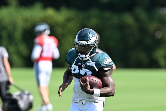 PHILADELPHIA, PA - AUGUST 04: Philadelphia Eagles wide receiver Darius Cooper 80 runs a drill during the Philadelphia Eagles training camp on August 4th, 2026 at Jefferson Health Training Center in Philadelphia, PA. (Photo by Terence Lewis Icon Sportswire) NFL, American Football Herren, USA AUG 04 Eagles Training Camp EDITORIAL USE ONLY Icon260804035