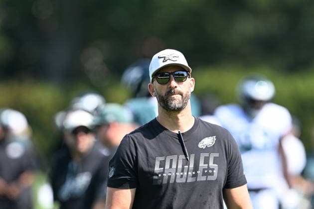 PHILADELPHIA, PA - AUGUST 04: Philadelphia Eagles head coach Nick Sirianni looks on during the Philadelphia Eagles training camp on August 4th, 2026 at Jefferson Health Training Center in Philadelphia, PA. (Photo by Terence Lewis Icon Sportswire) NFL, American Football Herren, USA AUG 04 Eagles Training Camp EDITORIAL USE ONLY Icon260804043