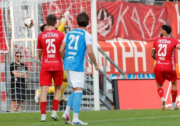 CFC vs FSV Zwickau 04.08.2026 Chemnitz, eins Stadion- An der Gellertstrasse, Fussball, Regionalliga Nordost 2026 2027, 3. Spieltag , CFC, CFC vs FSV Zwickau Tor für den CFC durch Jonas Marx Chemnitz Sachsen BRD *** CFC vs. FSV Zwickau, August 4, 2026, Chemnitz, eins Stadium on Gellertstrasse, Sports, Soccer, Northeast Regional League 2026–2027, Matchday 3, CFC, CFC vs. FSV Zwickau Goal for CFC by Jonas Marx, Chemnitz, Saxony, Germany