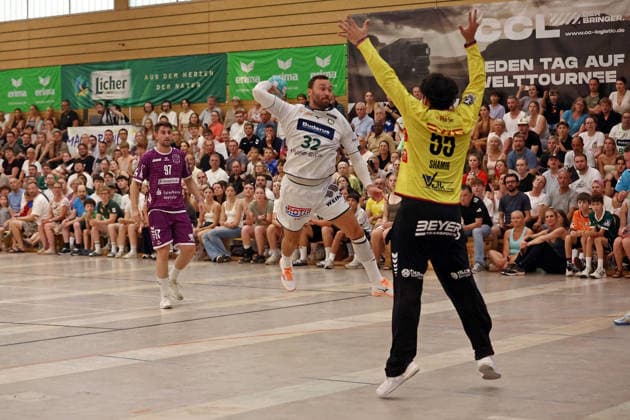 04.08.2026, xovx, Handball Lindencup, HSG Wetzlar - TV Hüttenberg v.l. David Kuntscher (TV Hüttenberg), Nikolaj Laesö (HSG Wetzlar), Yahav Shamir (TV Hüttenberg) Linden Stadthalle Hessen Deutschland (DE) *** August 4, 2026, xovx, Lindencup Handball, HSG Wetzlar vs. TV Hüttenberg: David Kuntscher (TV Hüttenberg), Nikolaj Laesö (HSG Wetzlar), Yahav Shamir (TV Hüttenberg), Linden Stadthalle, Hesse, Germany, DE