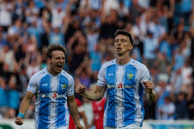 04.08.2026, GER, Regionalliga Nord-Ost, 3. Spieltag, Saison 2026 2027), Chemnitz, Chemnitzer FC - FSV Zwickau David Vogt (Chemnitzer FC 11) jubelt nach dem 3:0 mit Maximilian Fesser (Chemnitzer FC 17) Chemnitz eins-Stadion - An der Gellertstraße Sachsen Deutschland *** August 4, 2026, GER, Regionalliga Nord Ost, Matchday 3, 2026–2027 Season, Chemnitz, Chemnitzer FC vs. FSV Zwickau; David Vogt of Chemnitzer FC 11 celebrates after the 3–0 win with Maximilian Fesser of Chemnitzer FC 17 at Chemnitz Eins Stadium on Gellertstraße, Saxony, Germany Copyright: xnordphotoxGmbHx xTrienitzx