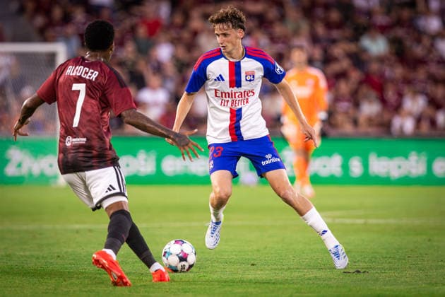 SPARTA PRAGUE - OLYMPIQUE LYONNAIS Josimar Alcocer of Sparta and Tyler Morton of Lyon during the first leg of third qualifying round of UEFA Champions league football match between AC Sparta Praha and Olympique Lyonnais at the Epet arena Stadium Letna. Prague, Czechia, August 04, 2026. Photo by Branislav Racko Copyright: xx 080A4830