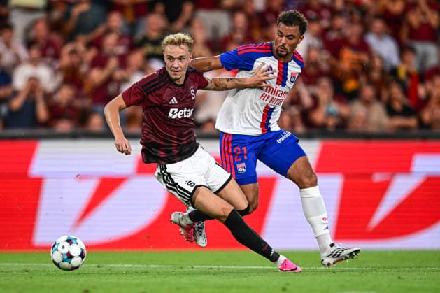 From left Adam Karabec of Sparta and Ruben Kluivert of Lyon in action during the 1st leg, 3rd qualifying round match of the Football Champions League between Sparta Praha and Olympique Lyon, on August 4, 2026, in Prague, Czech Republic. (CTKxPhoto OndrejxDeml) CTKPhotoP2026080406670  CTKPhotoP2026080406670