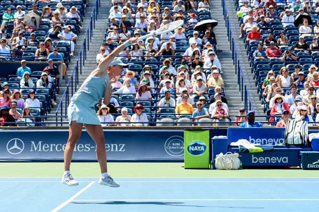 August 4, 2026, Toronto, Ontario, Canada: IGA SWIATEK of Poland returns the ball during her second-round match against Sara Bejlek of the Czech Republic at the National Bank Open, part of the Hologic WTA, Tennis Damen Tour, at Sobeys Stadium. Swiatek defeated Bejlek 6Ã¢â‚¬0, 6Ã¢â‚¬3 to advance to the third round. Toronto Canada - ZUMAr228 20260804_znp_r228_014 Copyright: xVasiliyxRyabykhx