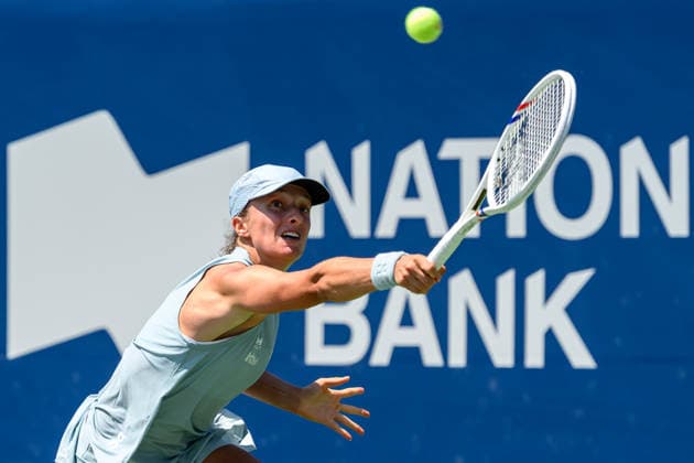 August 4, 2026, Toronto, Ontario, Canada: IGA SWIATEK of Poland returns the ball during her second-round match against Sara Bejlek of the Czech Republic at the National Bank Open, part of the Hologic WTA, Tennis Damen Tour, at Sobeys Stadium. Swiatek defeated Bejlek 6Ã¢â‚¬0, 6Ã¢â‚¬3 to advance to the third round. Toronto Canada - ZUMAr228 20260804_znp_r228_015 Copyright: xVasiliyxRyabykhx