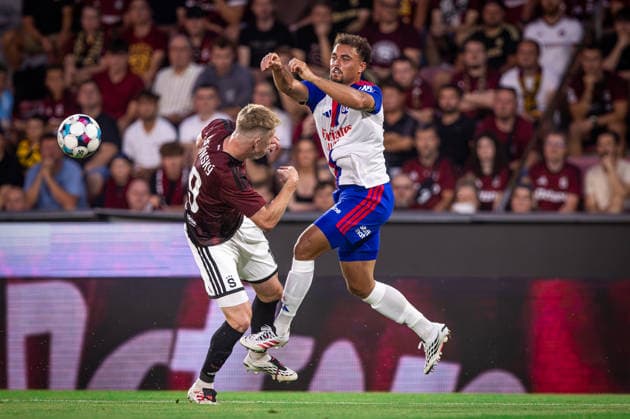 SPARTA PRAGUE - OLYMPIQUE LYONNAIS Adam Sevinsky of Sparta and Ruben Kluivert of Lyon during the first leg of third qualifying round of UEFA Champions league football match between AC Sparta Praha and Olympique Lyonnais at the Epet arena Stadium Letna. Prague, Czechia, August 04, 2026. Photo by Branislav Racko Copyright: xx 080A5331