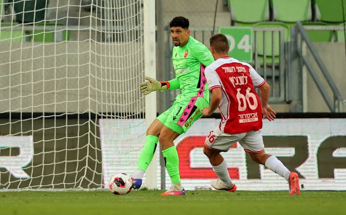 Crvena Zvezda v Hapoel Beer Sheva, UEFA Champions League third qualifying round, first leg, Season 2026 2027 Szombathely, Hungary. 4th August, 2026. Crvena Zvezda s goalkeeper Lima Magalhaes Matheus during the UEFA Champions League third qualifying round, first leg football match between Crvena Zvezda (Red Star) and Hapoel Be er Sheva at the Haladas Stadium on August 4, 2026 in Szombathely, Hungary. Szombathely Hungary Copyright: xPedjaxMilosavljevicx x