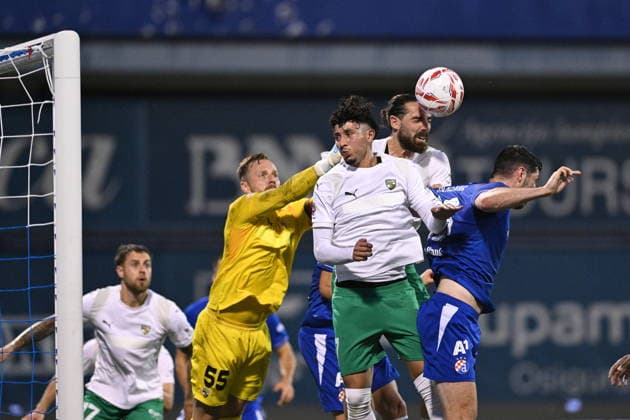 Zagreb, 040826. Maksimir Stadium. Football match of the third round of UEFA Champions League qualification, GNK Dinamo - FK Kauno Zalgiris. In the photo: Tomas Svedkauskas, Amine Benchaib. Photo: Damir Krajac CROPIX Copyright: xxDamirxKrajacx dk_dinamo_kauno53-040826