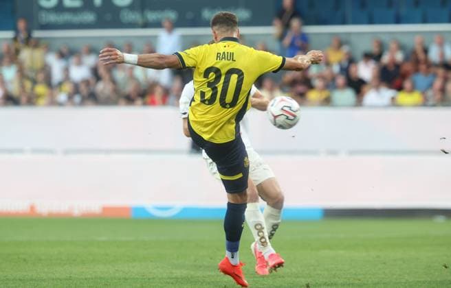 Union s Raul Florucz scoring the 2-2 goal during a soccer game between Belgian Royale Union Saint-Gilloise and Norwegian Bodo Glimt, Tuesday 04 August 2026 in Oostende, in the first leg of the third qualifying round for the UEFA Champions League. VIRGINIExLEFOUR  x182754218x