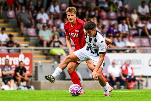 04.08.2026, GER, Fußball, Herren,Toto-Pokal Bayern, Saison 2026 2027, FC Memmingen vs FC Ingolstadt 04 Emre Gül (Ingolstadt, 5), Lukas Rietzler (Memmingen, 29) Memmingen e-con ArenaPark Bayern Deutschland *** August 4, 2026, GER, Soccer, Men s, Bavarian Toto Cup, 2026–2027 Season, FC Memmingen vs. FC Ingolstadt 04 Emre Gül (Ingolstadt), 5; Lukas Rietzler (Memmingen), 29; Memmingen at ArenaPark, Bavaria, Germany Copyright: xNordphotox xHafnerx