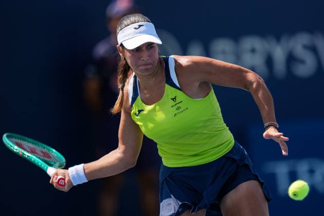 WTA, Tennis Damen Masters 1000 National Bank Open Toronto 2026 - Round of 64 - Day 4 JÃ ssica Bouzas Maneiro of Spain plays a forehand during the Women™s Singles round of 64 match against Elina Svitolina of Ukraine on day 4 of the WTA Masters 1000 National Bank Open at Sobeys Stadium on August 4, 2026, in Toronto, Canada. (Photo by Leonardo Ramirez Eyepix Group) Copyright: xLeonardoxRamirezx xEyepixxGroupx LR_04082026_07922