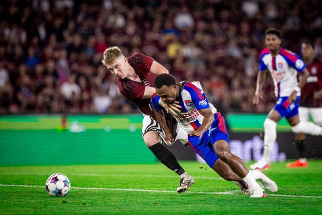 SPARTA PRAGUE - OLYMPIQUE LYONNAIS Adam Sevinsky of Sparta and Lois Openda of Lyon during the first leg of third qualifying round of UEFA Champions league football match between AC Sparta Praha and Olympique Lyonnais at the Epet arena Stadium Letna. Prague, Czechia, August 04, 2026. Photo by Branislav Racko Copyright: xx 080A5996