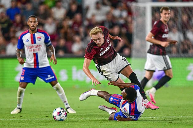 Adam Karabec of Sparta, left, and Malick Fofana of Lyon in action during the 1st leg, 3rd qualifying round match of the Football Champions League between Sparta Praha and Olympique Lyon, on August 4, 2026, in Prague, Czech Republic. (CTKxPhoto OndrejxDeml) CTKPhotoP2026080407077  CTKPhotoP2026080407077