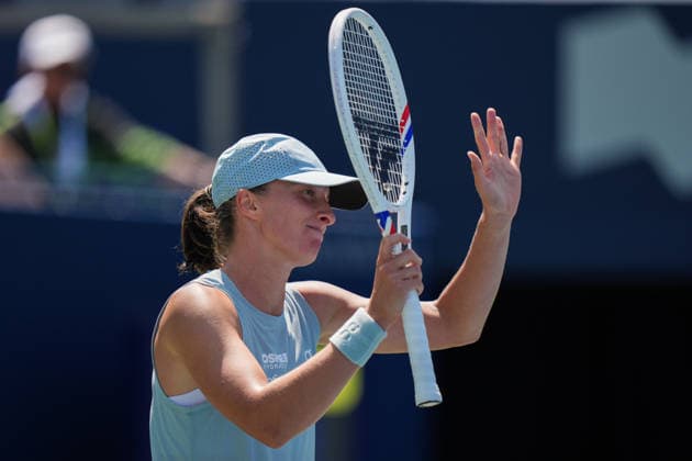 WTA, Tennis Damen Masters 1000 National Bank Open Toronto 2026 - Round of 64 - Day 4 Iga ÅöwiÄÖtek of Poland reacts during the Women™s Singles round of 64 match against Sara Bejlek of Czech Republic on day 4 of the WTA Masters 1000 National Bank Open at Sobeys Stadium on August 4, 2026, in Toronto, Canada. (Photo by Leonardo Ramirez Eyepix Group) Copyright: xLeonardoxRamirezx xEyepixxGroupx LR_04082026_07981