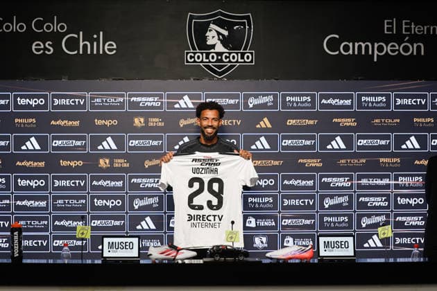 Futbol, Presentacion oficial de Vozinha El nuevo portero de Colo Colo Josimar Jose Evora Dias, mas conocido como Vozinha es presentado oficialmente para unirse al plantel este segundo semestre 04 08 2026 Diego Martin Photosport Football, Presentation of Vozinha The new goalkeeper of Colo Colo Josimar Jose Evora Dias, alias Vozinha, is presented officially 04 08 2026 Diego Martin Photosport Presentacion de Vozinha en Colo Colo 
