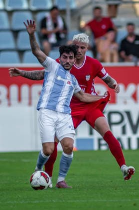 Chemnitz, Deutschland 04. August 2026: Regionalliga Nordost - 2026 2027 - Sp. 3 - Chemnitzer FC gegen FSV Zwickau Im Bild: v. li. im Zweikampf Domenico Alberico (CFC) und Ben-Luca Moritz (FSV) *** Chemnitz, Germany, August 4, 2026, Northeast Regional League 2026–2027, Matchday 3: Chemnitzer FC vs. FSV Zwickau. Pictured, from left, in a tackle: Domenico Alberico (CFC) and Ben Luca Moritz (FSV). Copyright: xFotostandx xNachtigallx