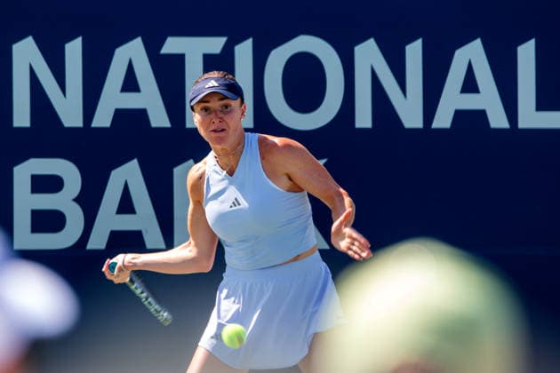 Elina Svitolina of Ukraine returns a ball against Jessica Bouzas Maneiro of Spain during a WTA, Tennis Damen 1000 Canadian Open match in Toronto, Canada 04 August 2026. Bouzas falls in a marathon match against Svitolina !ACHTUNG: NUR REDAKTIONELLE NUTZUNG!  Copyright: xJulioxCésarxRivasx USA2620 0863356563st