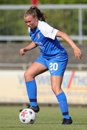 Mirte van Bentum (AZ Alkmaar, 20) am Ball, Freisteller, Einzelbild, Ganzkörper, Aktion, Action, Spielszene, 04.08.2026, Herzlake (Deutschland), Fussball, Testspiel Frauen, SV Werder Bremen - AZ Alkmaar *** Mirte van Bentum, AZ Alkmaar, age 20, on the ball, isolated shot, single frame, full-body, action, game scene, August 4, 2026, Herzlake, Germany, soccer, women s friendly match, SV Werder Bremen vs. AZ Alkmaar xobx