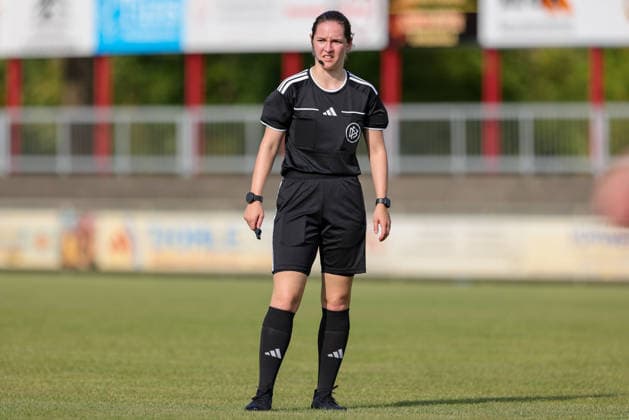 Schiedsrichterin Antonia Tucholski, 04.08.2026, Herzlake (Deutschland), Fussball, Testspiel Frauen, SV Werder Bremen - AZ Alkmaar *** Referee Antonia Tucholski, August 4, 2026, Herzlake, Germany, Soccer, Women s Friendly, SV Werder Bremen vs. AZ Alkmaar xobx