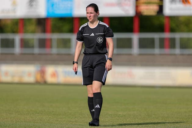 Schiedsrichterin Antonia Tucholski, 04.08.2026, Herzlake (Deutschland), Fussball, Testspiel Frauen, SV Werder Bremen - AZ Alkmaar *** Referee Antonia Tucholski, August 4, 2026, Herzlake, Germany, Soccer, Women s Friendly, SV Werder Bremen vs. AZ Alkmaar xobx