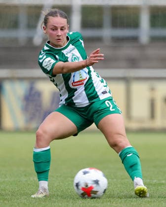Chiara D Angelo (SV Werder Bremen, 2) am Ball, Freisteller, Einzelbild, Ganzkörper, Aktion, Action, Spielszene, 04.08.2026, Herzlake (Deutschland), Fussball, Testspiel Frauen, SV Werder Bremen - AZ Alkmaar *** Chiara D Angelo, SV Werder Bremen, No. 2 with the ball, isolated shot, single frame, full body, action, game scene, August 4, 2026, Herzlake, Germany, soccer, women s friendly match, SV Werder Bremen vs. AZ Alkmaar xobx