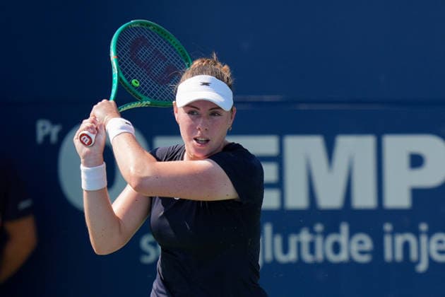 WTA, Tennis Damen Masters 1000 National Bank Open Toronto 2026 - Round of 64 - Day 4 Talia Gibson of Australia returns a backhand during the Women™s Singles round of 64 match against Maja ChwaliÅ ska of Poland on day 4 of the WTA Masters 1000 National Bank Open at Sobeys Stadium on August 4, 2026, in Toronto, Canada. (Photo by Leonardo Ramirez Eyepix Group) Copyright: xLeonardoxRamirezx xEyepixxGroupx LR_04082026_08063