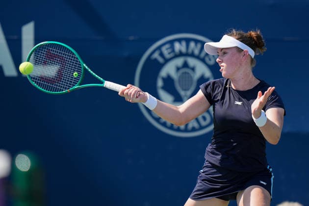 WTA, Tennis Damen Masters 1000 National Bank Open Toronto 2026 - Round of 64 - Day 4 Talia Gibson of Australia plays a forehand during the Women™s Singles round of 64 match against Maja ChwaliÅ ska of Poland on day 4 of the WTA Masters 1000 National Bank Open at Sobeys Stadium on August 4, 2026, in Toronto, Canada. (Photo by Leonardo Ramirez Eyepix Group) Copyright: xLeonardoxRamirezx xEyepixxGroupx LR_04082026_08065