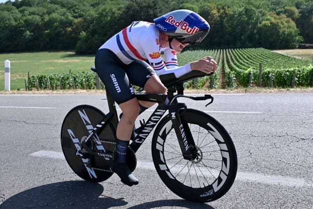 04.08.2026 --- Lacets de Marsannay, Frankreich --- Radsport --- Tour De France Femmes --- 4. Etappe Einzelzeitfahren von Gevrey-Chambertin nach Dijon --- --- Zoe Jane Backstedt (Canyon Sram) Tour De France Femmes stage 4 *** August 4, 2026, Lacets de Marsannay, France, Cycling, Tour de France Femmes, Stage 4, Individual Time Trial from Gevrey-Chambertin to Dijon, Zoe Jane Backstedt, Canyon, SRAM, Tour de France Femmes, Stage 4