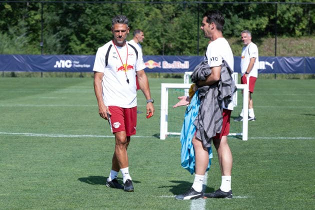 Martin Demichelis (RB Leipzig, Trainer), links mit Stefan Buck (RB Leipzig, Co Trainer), RB Leipzig, Fussball, Trainingslager Austria, Saison Vorbereitung, Saison 2026 2027, GER, 04.08.2026, Eibner-Pressefoto Andreas Ulmer RB Leipzig, Fussball, Trainingslager Austria, Saison Vorbereitung, Saison 2026 2027, GER, 04.08.2026, *** Martin Demichelis, RB Leipzig, Head Coach, on the left with Stefan Buck, RB Leipzig, Assistant Coach, RB Leipzig, soccer, training camp in Austria, preseason, 2026–2027 season, GER, August 4, 2026, Eibner Press Photo: Andreas Ulmer, RB Leipzig, soccer, training camp in Austria, preseason, 2026–2027 season, GER, August 4, 2026, Copyright: xEibner-Pressefoto AndreasxUlmerx EP_AUR