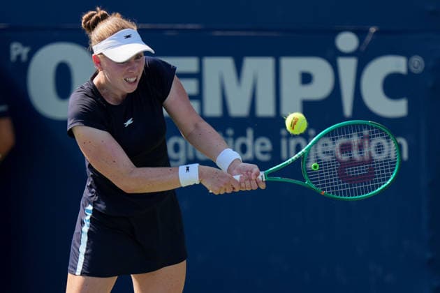 WTA, Tennis Damen Masters 1000 National Bank Open Toronto 2026 - Round of 64 - Day 4 Talia Gibson of Australia plays a backhand during the Women™s Singles round of 64 match against Maja ChwaliÅ ska of Poland on day 4 of the WTA Masters 1000 National Bank Open at Sobeys Stadium on August 4, 2026, in Toronto, Canada. (Photo by Leonardo Ramirez Eyepix Group) Copyright: xLeonardoxRamirezx xEyepixxGroupx LR_04082026_08095
