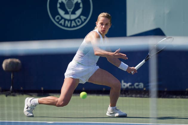 WTA, Tennis Damen Masters 1000 National Bank Open Toronto 2026 - Round of 64 - Day 4 Maja ChwaliÅ ska of Poland returns a backhand during the Women™s Singles round of 64 match against Talia Gibson of Australia on day 4 of the WTA Masters 1000 National Bank Open at Sobeys Stadium on August 4, 2026, in Toronto, Canada. (Photo by Leonardo Ramirez Eyepix Group) Copyright: xLeonardoxRamirezx xEyepixxGroupx LR_04082026_08080