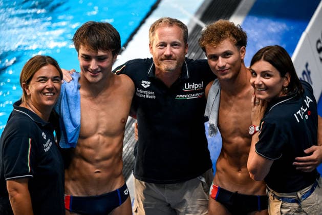 Benedetta Molaioli, Raffaele Pelligra, Tommaso Marconi, Simone Conte, Alice Palmieri of Italy celebrate after winning the silver medal in the diving 10m Platform Synchro Men Final during the European Aquatics Championships at the Olympic Aquatic Center in Paris (France), August 4, 2026. Andrea Staccioli