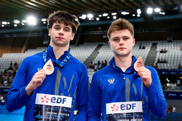 Mark Hrytsenko, Oleksii Sereda of Ukraine show the bronze medal after competing in the diving 10m Platform Synchro Men Final during the European Aquatics Championships at the Olympic Aquatic Center in Paris (France), August 4, 2026. Andrea Staccioli