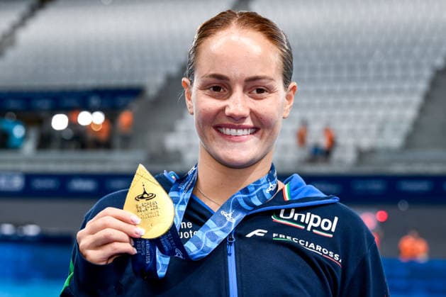Chiara Pellacani of Italy shows the gold medal after competing in the diving 3m Springboard Women Final during the European Aquatics Championships at the Olympic Aquatic Center in Paris (France), August 4, 2026. Andrea Staccioli